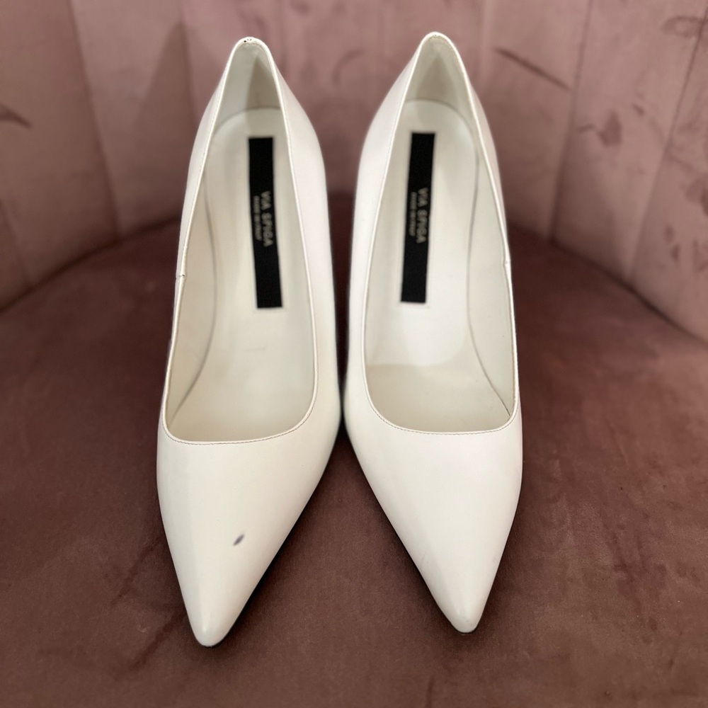 Via Spiga Classic Cream Heels